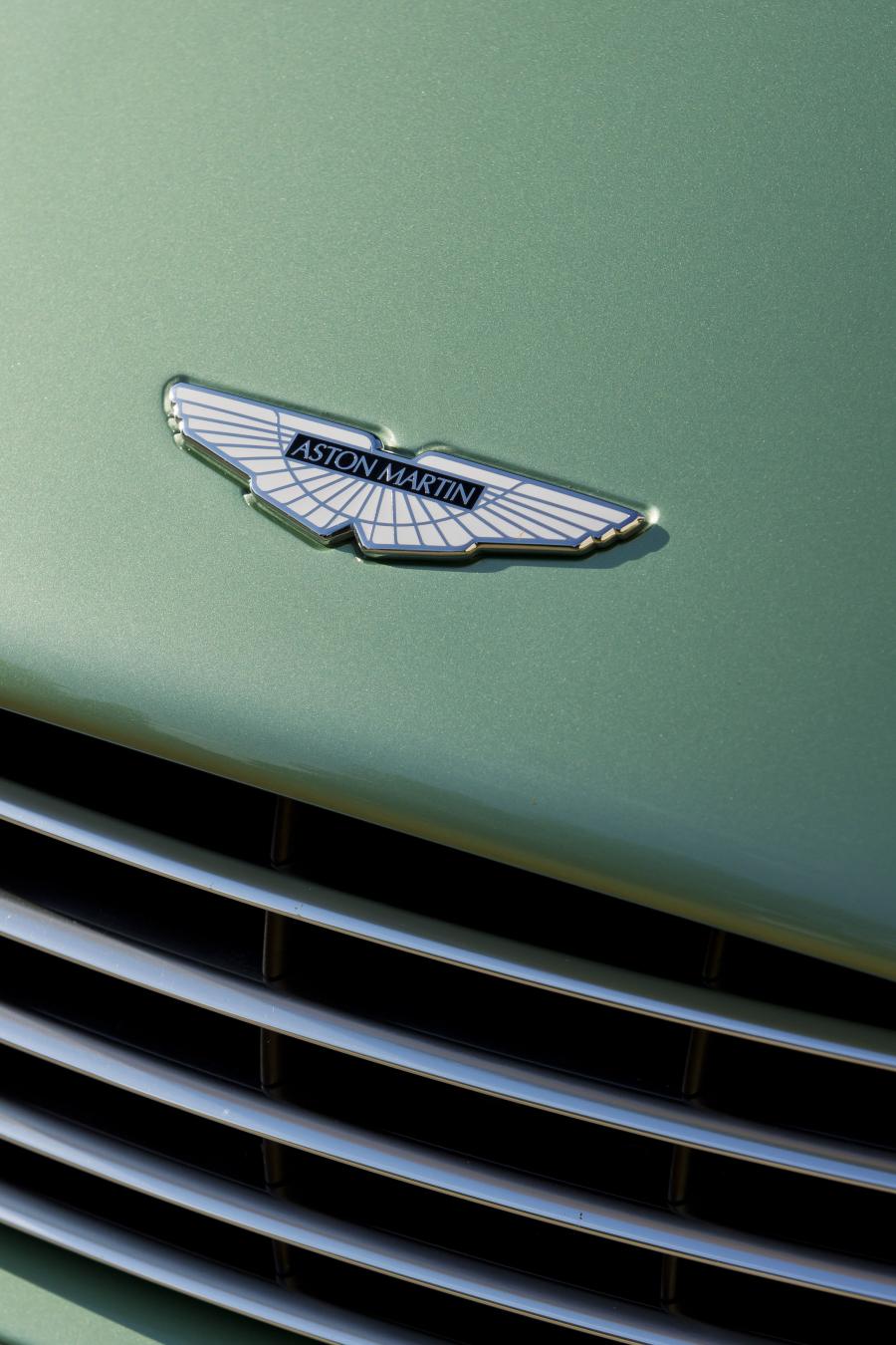 Логотип Aston Martin Vanquish 2012 года  (UK) (фото 103 из 170)